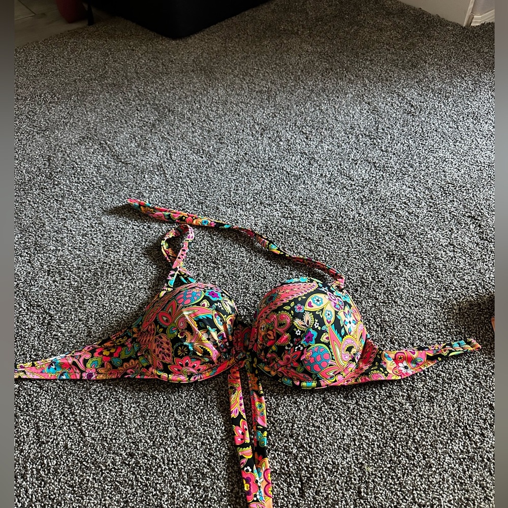 Victoria’s Secret bikini Bra 36D
